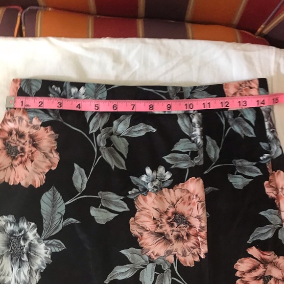 Skirt - Picture 4 of 5